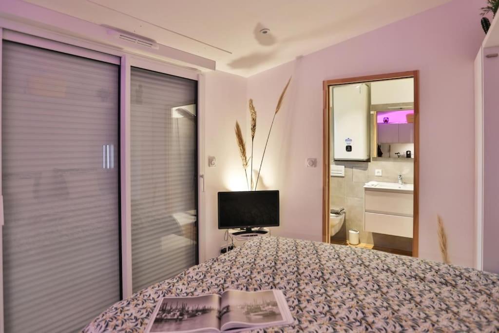 Tiny Studio Terrasse, Hypercentre La Plage A 2 Pas ! 莱萨布勒-多洛讷 外观 照片